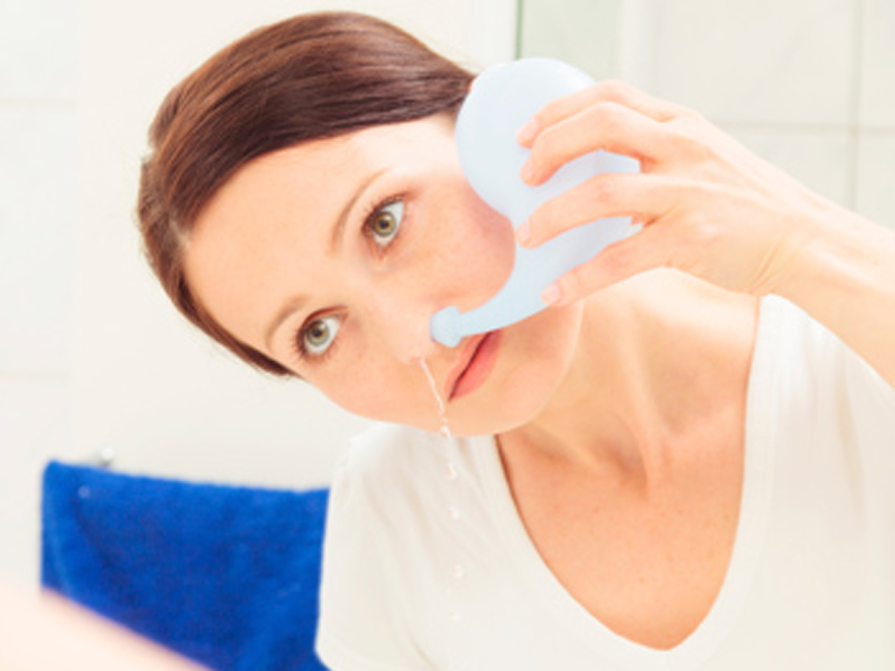 При промывании носа вода не вытекает. Кукушка промывание носа. Промывание полости носа. Орошать нос.