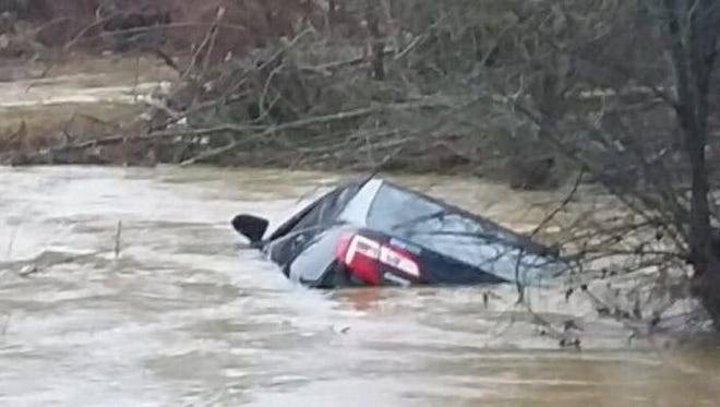 Car Drowns into lake
