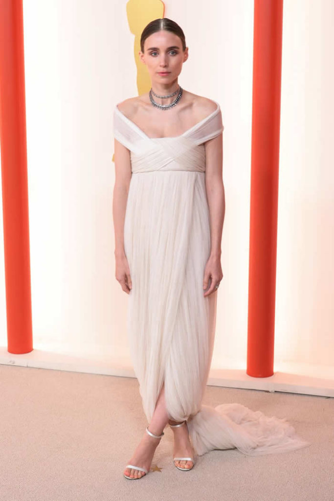 See Every Look from the 2023 Oscars Red Carpet Last Night