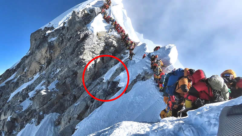 Climber found man frozen Everest