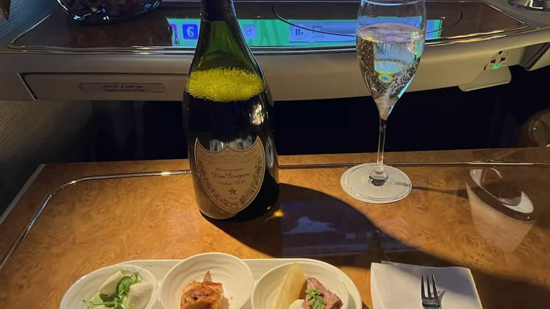 american-airlines-champagne-business-class