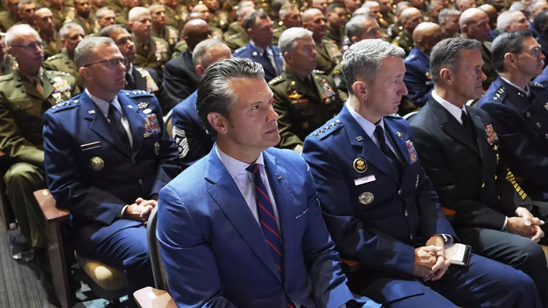 trump with fat generals