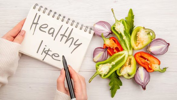 10 Simple Habits for a Healthy Life (Photo by KamranAydinov/magnific)