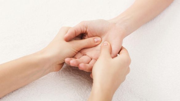 The 2-Minute Hand Massage That Can Help Relieve Pain and Stress (Photo by Getty(