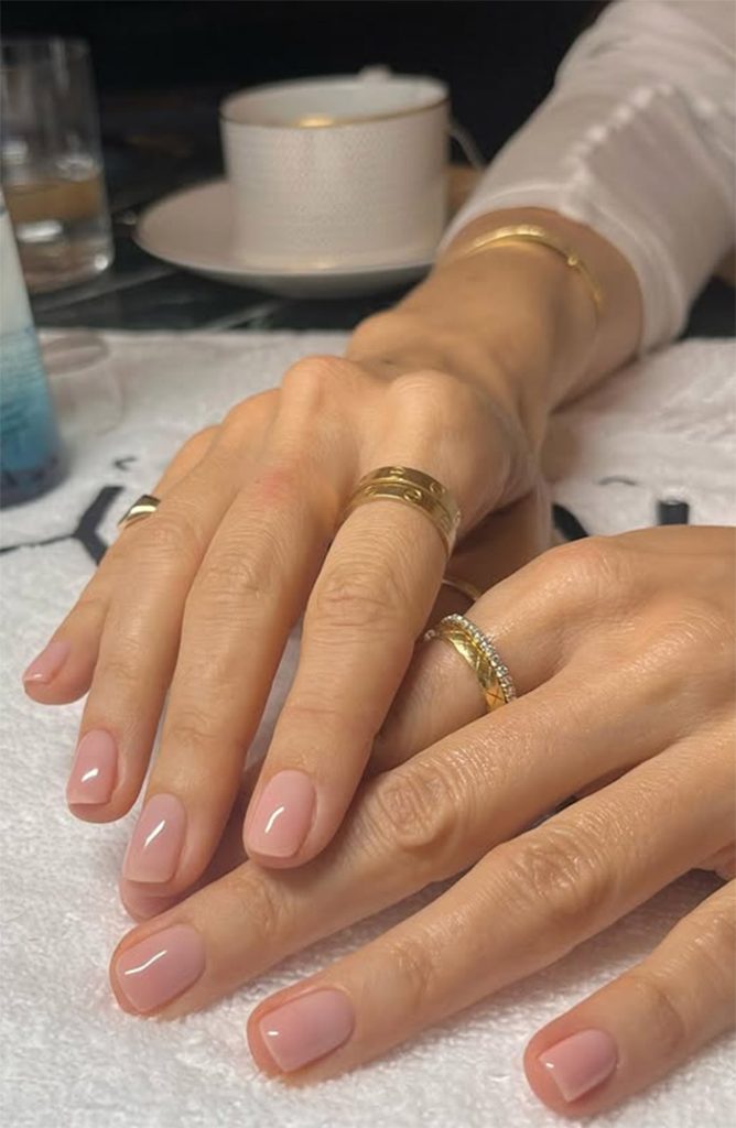 Square natural nails